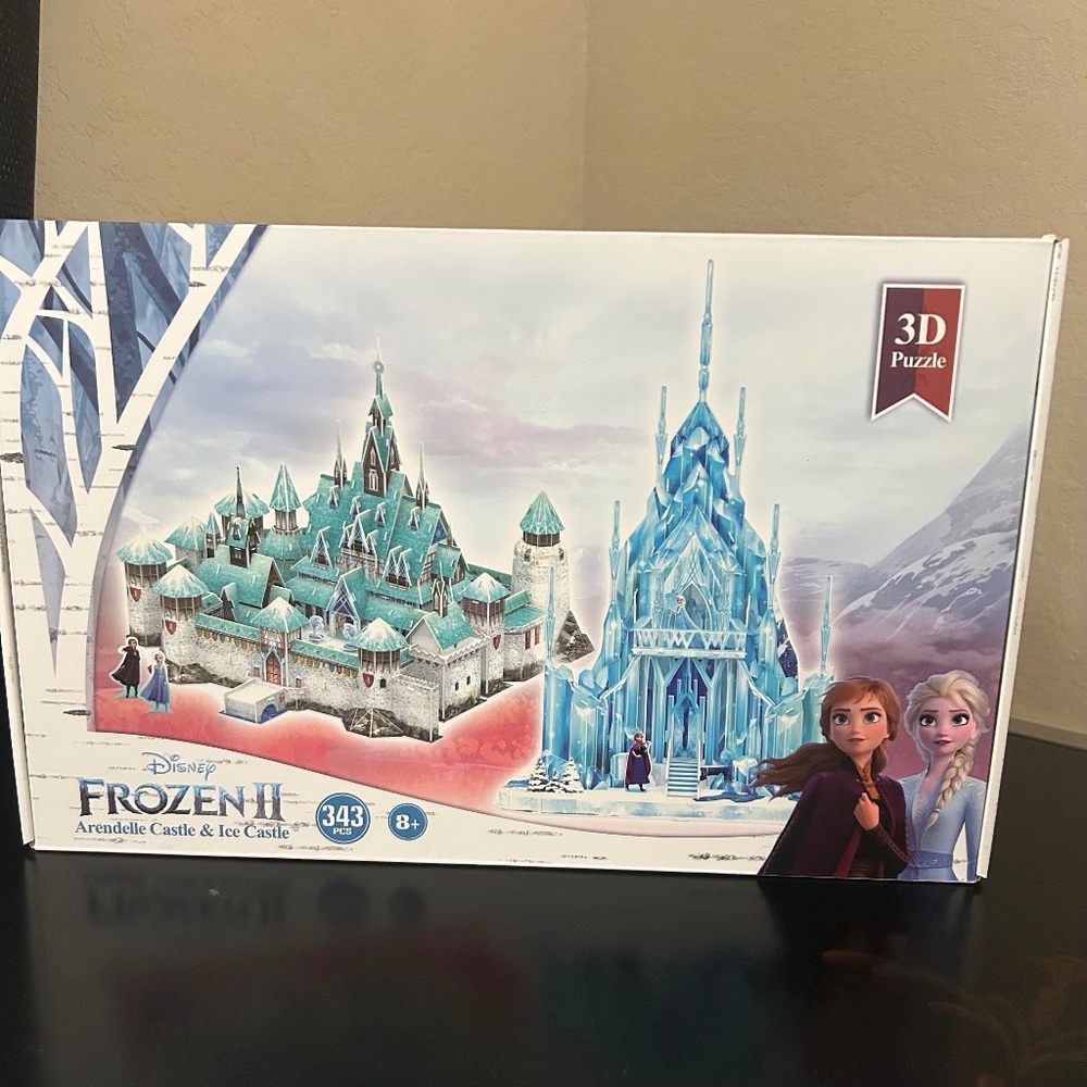 Disney Frozen II Arendelle Castle & Ice Castle 3D Puzzle. NWOT